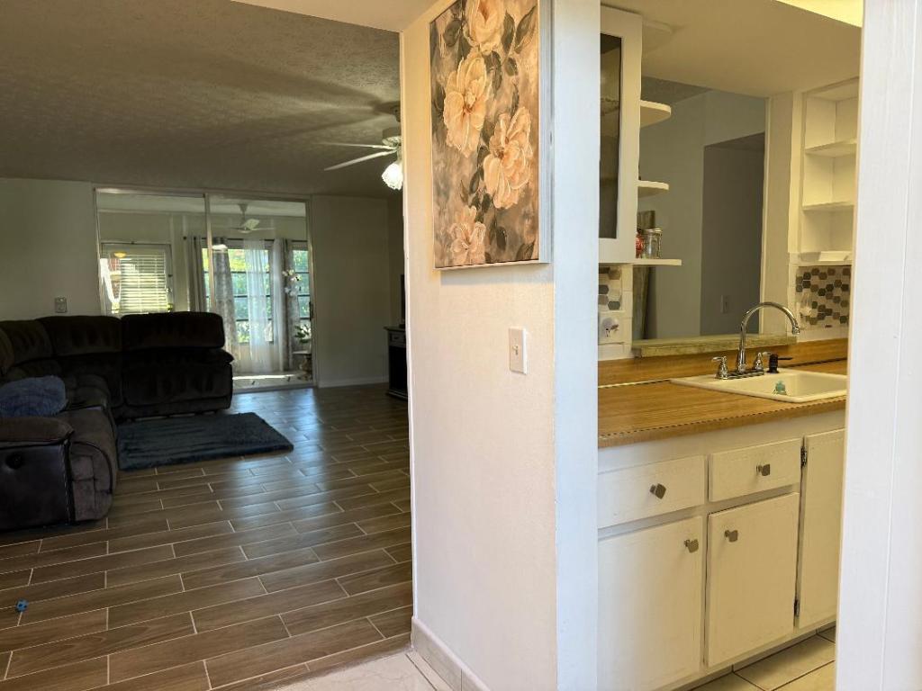 VILLAGES OF ORIOLE ABBEY CONDO - Residential Lease