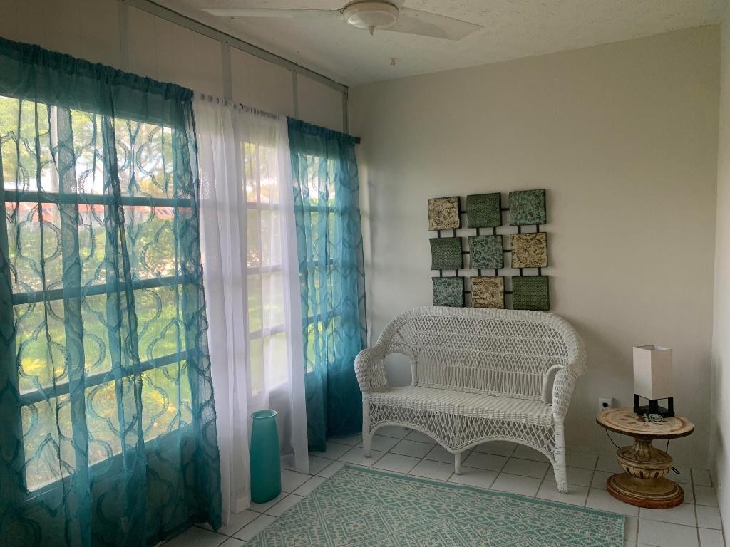 VILLAGES OF ORIOLE ABBEY CONDO - Residential Lease