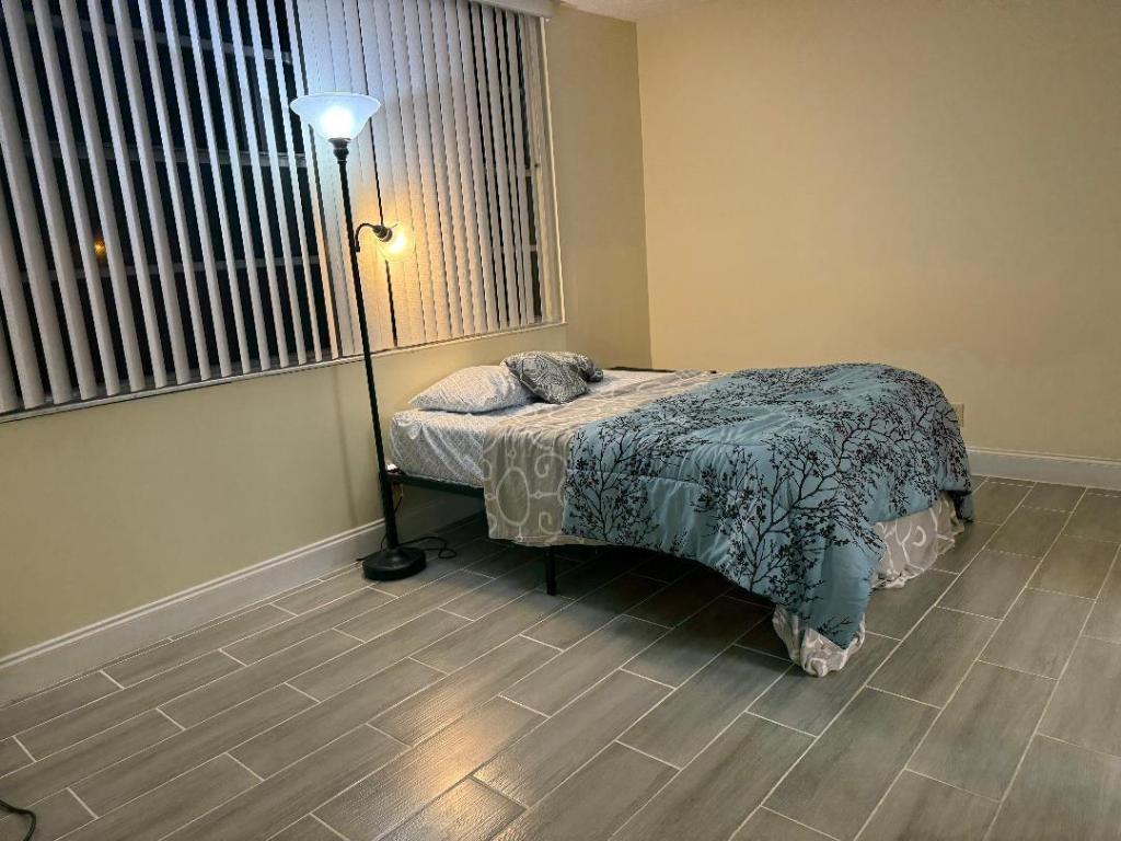 VILLAGES OF ORIOLE ABBEY CONDO - Residential Lease