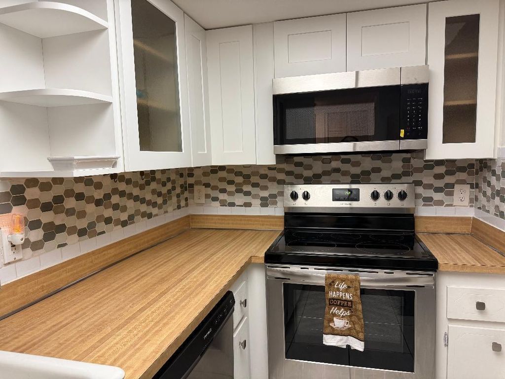 Photo of 12 Willowbrook Lane #106, Delray Beach, FL 33446 (MLS # R11155307)