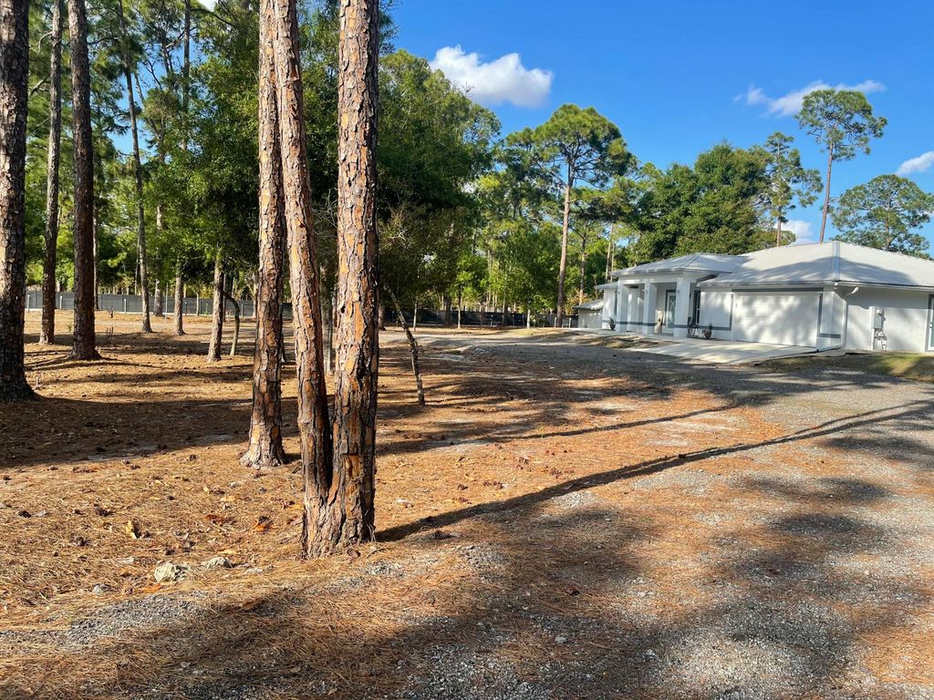 Photo of 5325 Pioneer 17th Street, Clewiston, FL 33440 (MLS # B26006977)