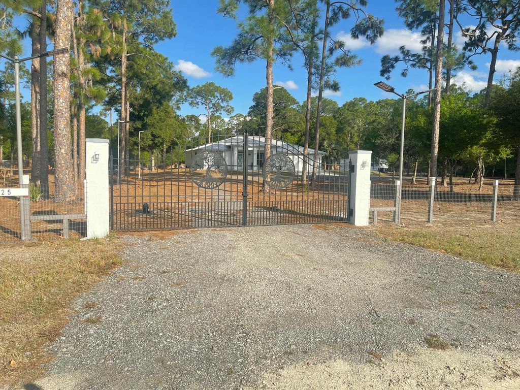 Photo of 5325 Pioneer 17th Street, Clewiston, FL 33440 (MLS # B26006977)