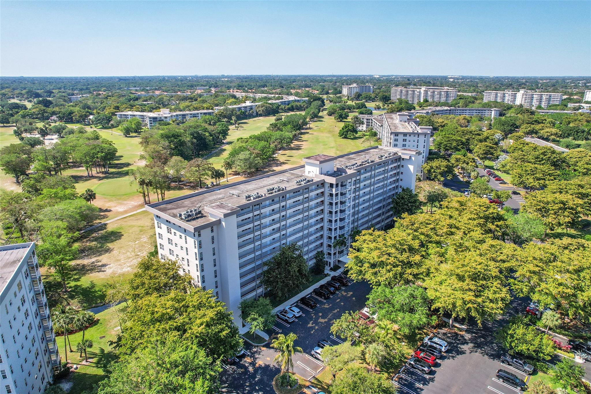 PALM-AIRE COUNTRY CLUB - Residential