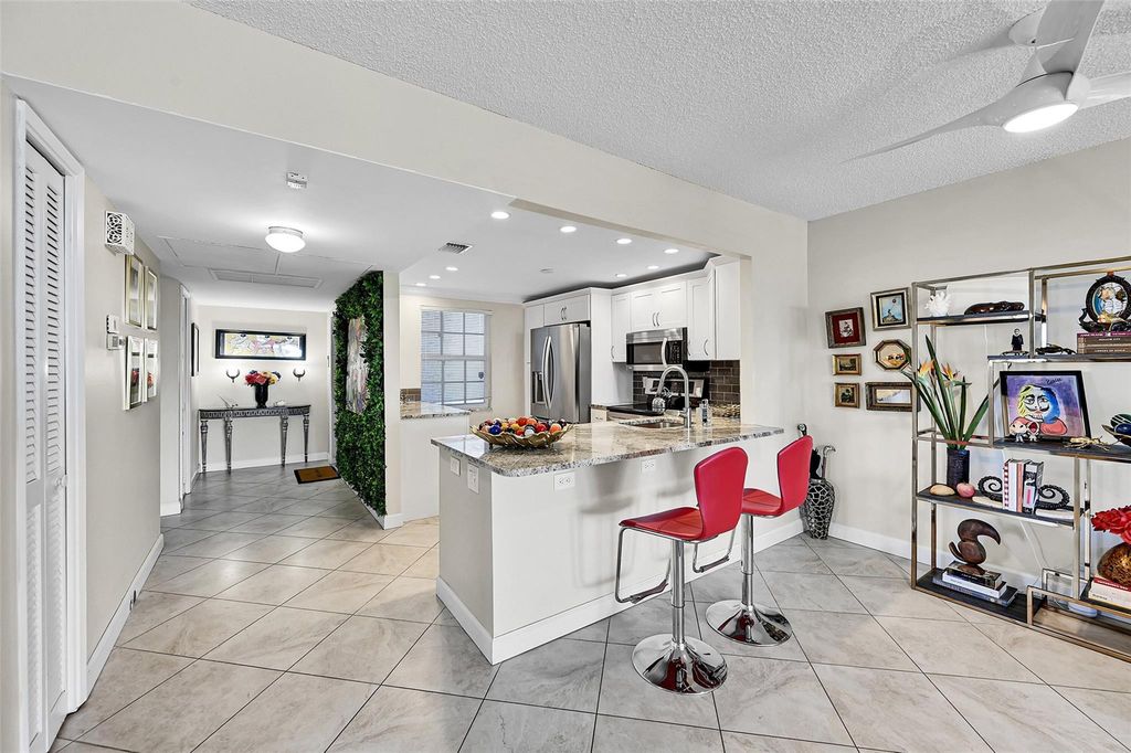 Photo of 605 Oaks Drive #701, Pompano Beach, FL 33069 (MLS # F10554733)