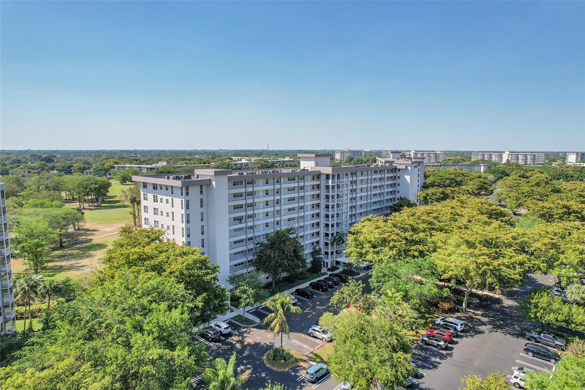 PALM-AIRE COUNTRY CLUB - Residential