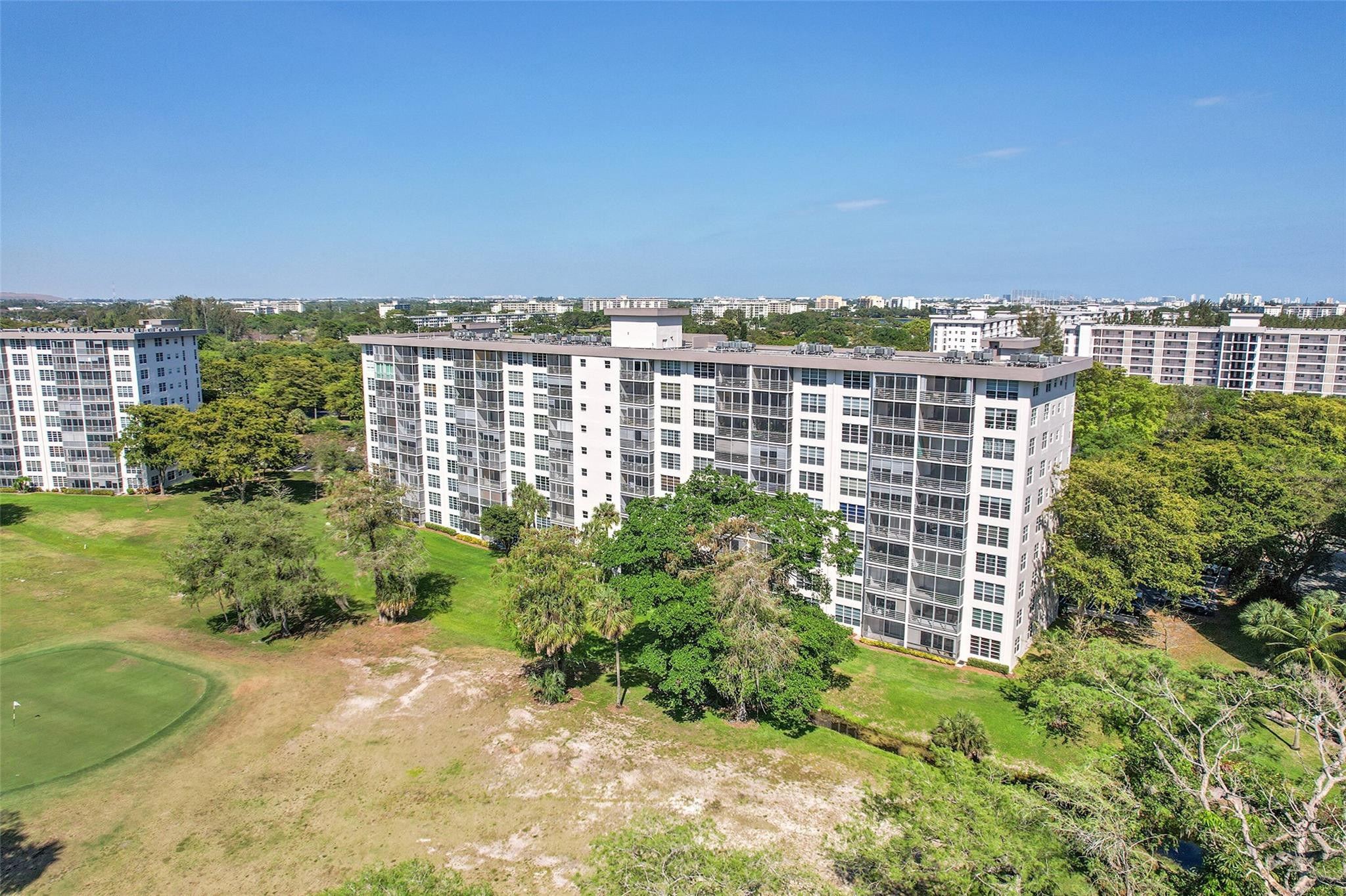 PALM-AIRE COUNTRY CLUB - Residential