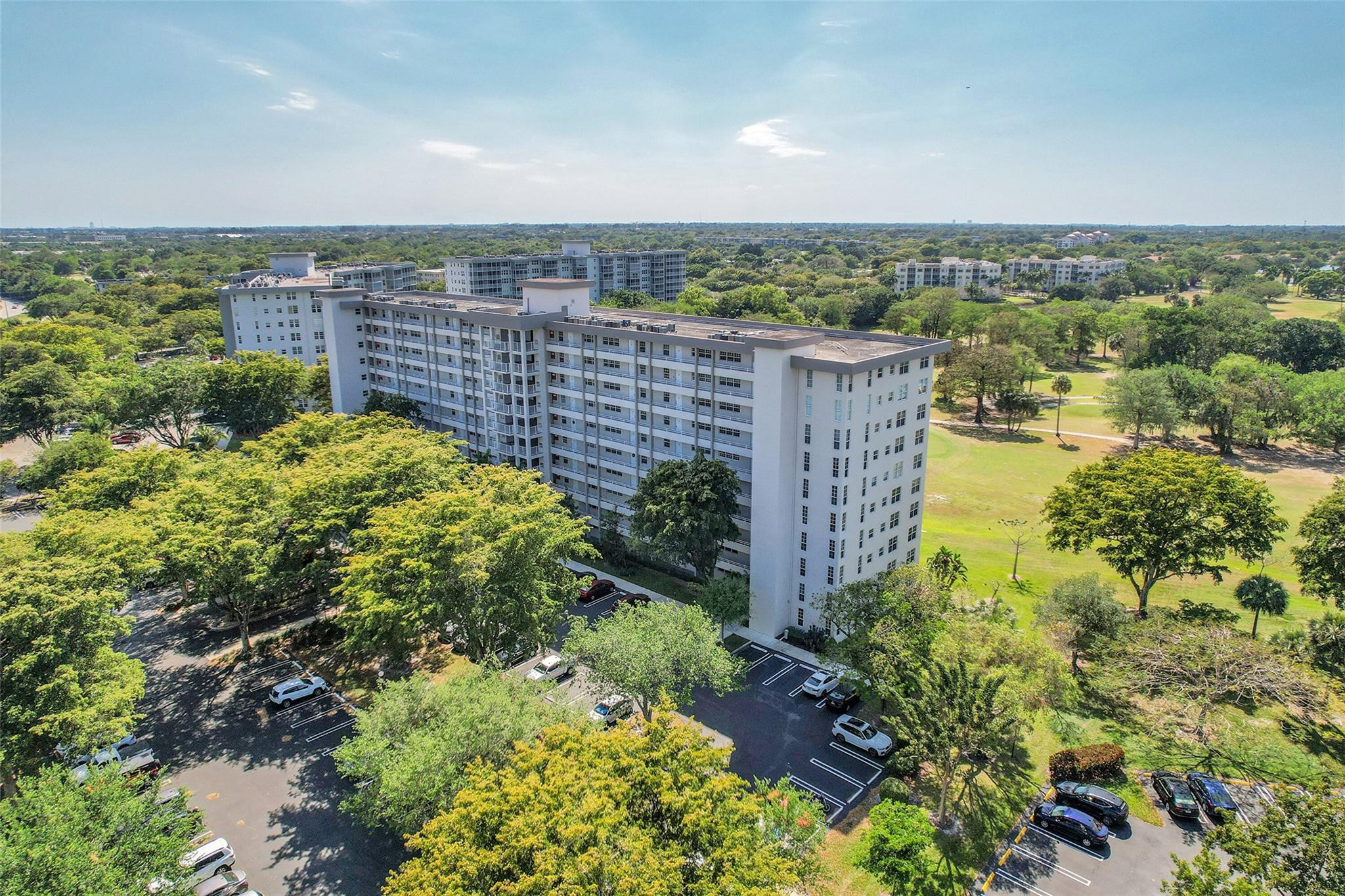 PALM-AIRE COUNTRY CLUB - Residential