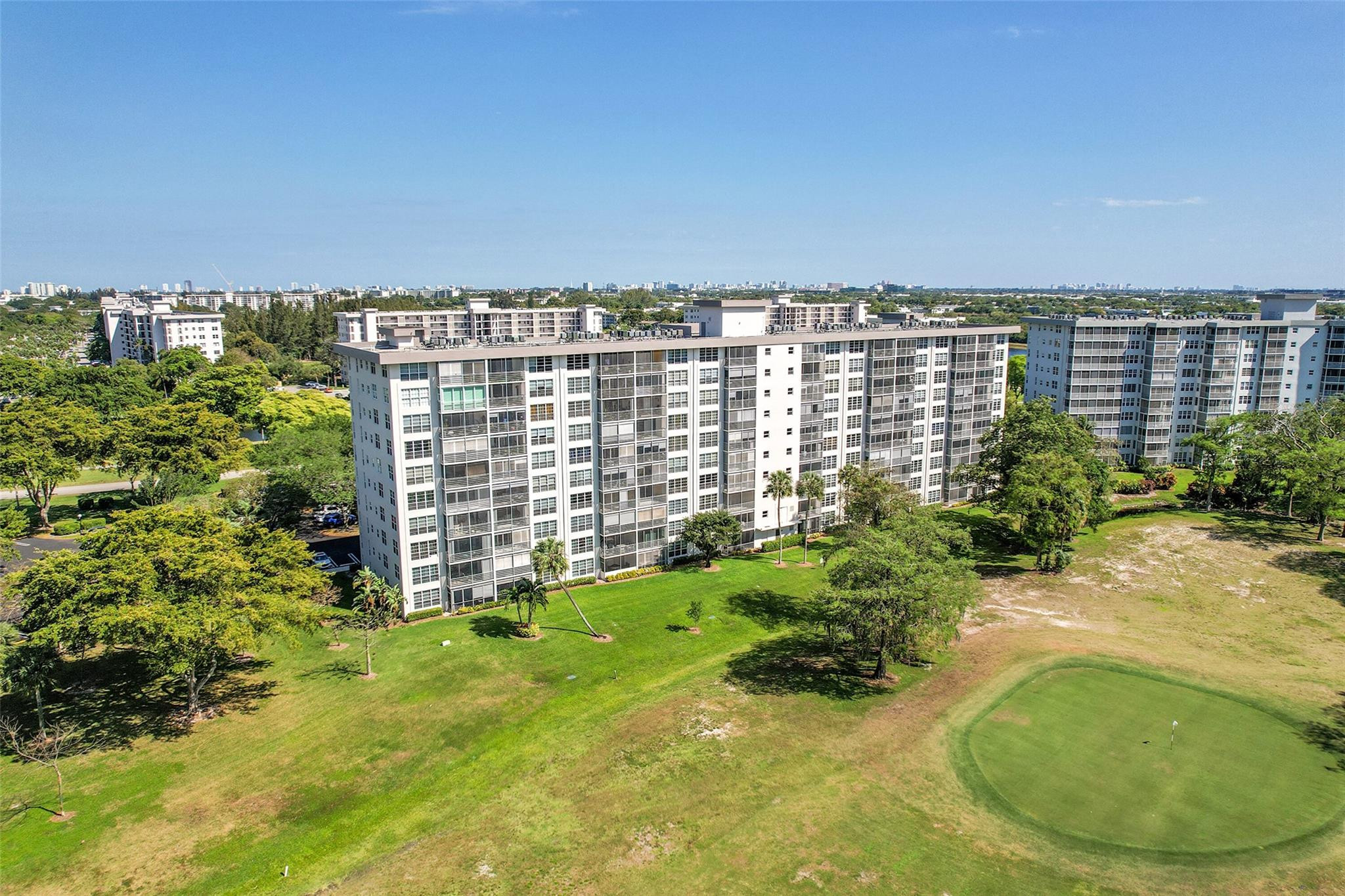 PALM-AIRE COUNTRY CLUB - Residential