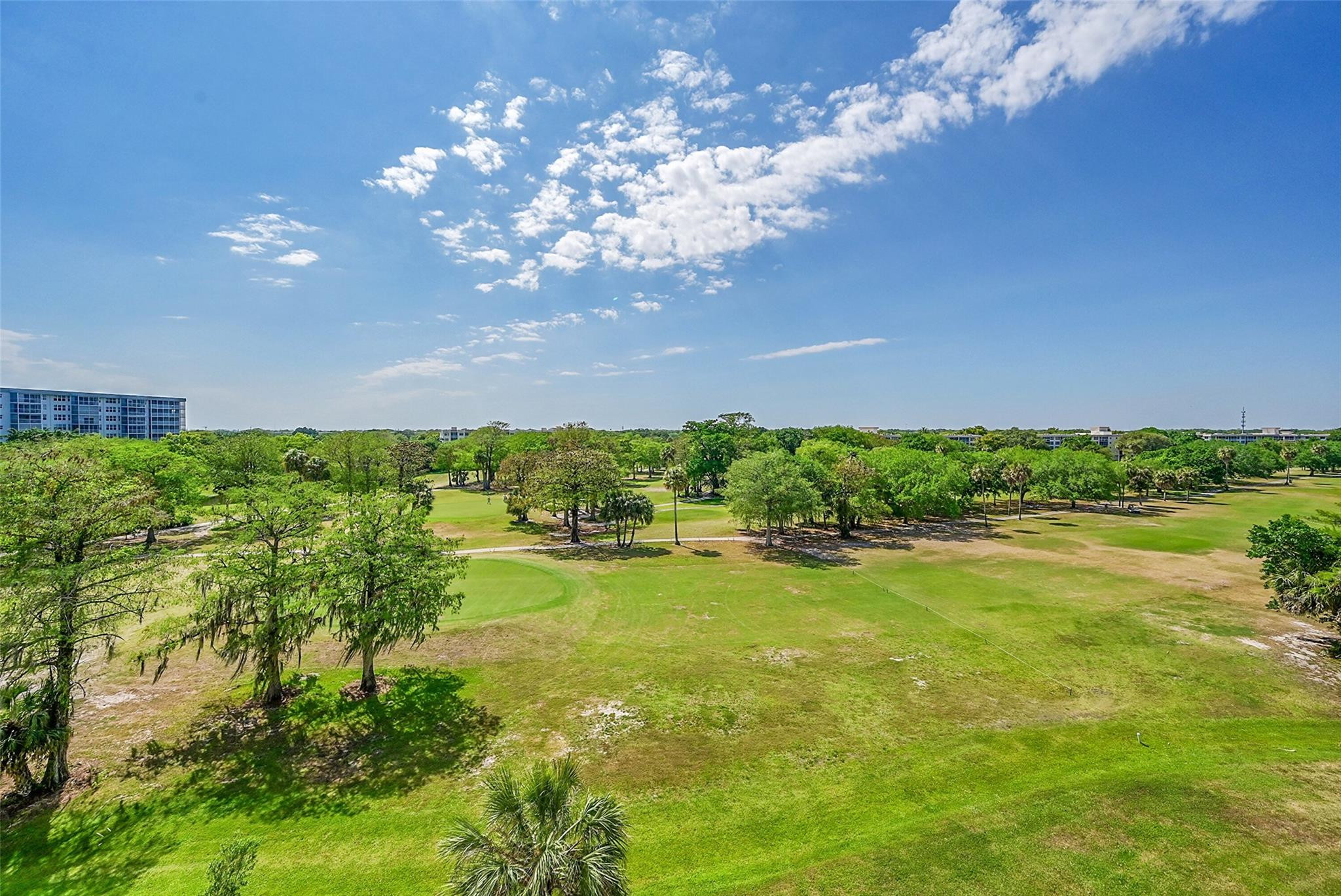 PALM-AIRE COUNTRY CLUB - Residential