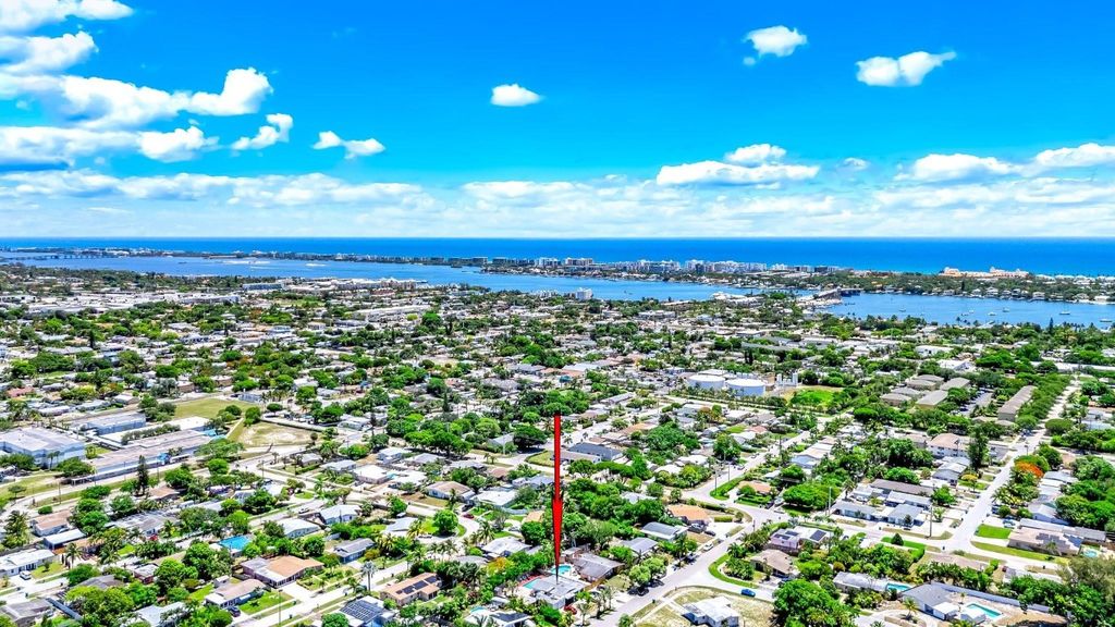 Photo of 907 W Bloxham Street, Lantana, FL 33462 (MLS # F10509447)