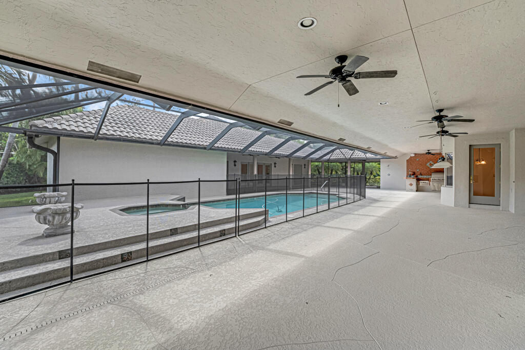 PINEWOOD OF WELLINGTON - Residential