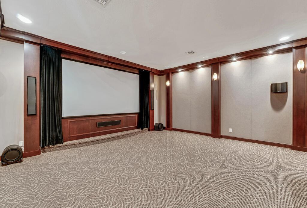 PINEWOOD OF WELLINGTON - Residential