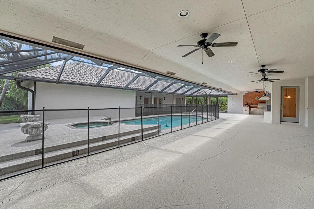 PINEWOOD OF WELLINGTON - Residential