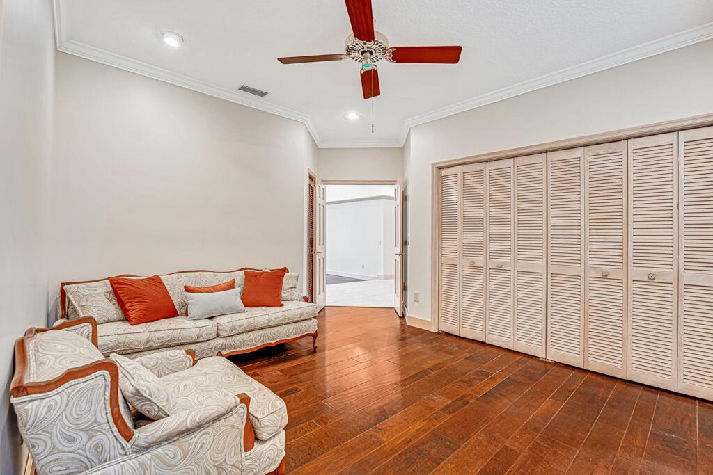 PINEWOOD OF WELLINGTON - Residential