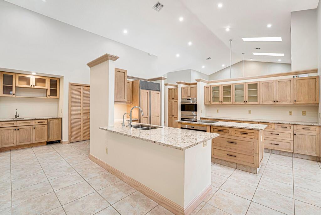 PINEWOOD OF WELLINGTON - Residential