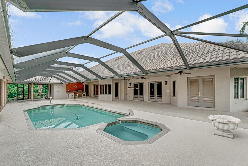 PINEWOOD OF WELLINGTON - Residential