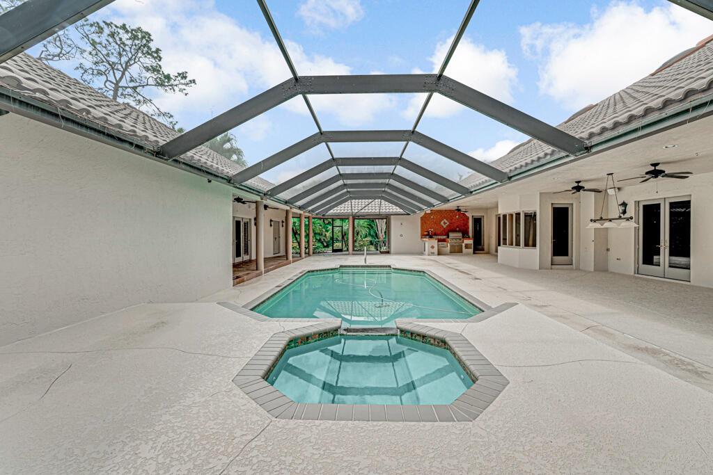 PINEWOOD OF WELLINGTON - Residential