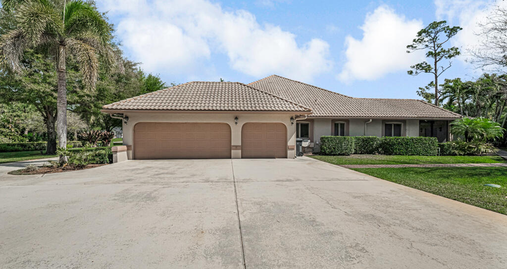 PINEWOOD OF WELLINGTON - Residential