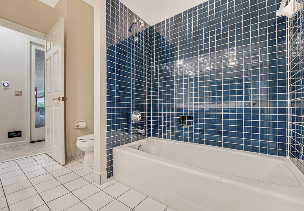 PINEWOOD OF WELLINGTON - Residential