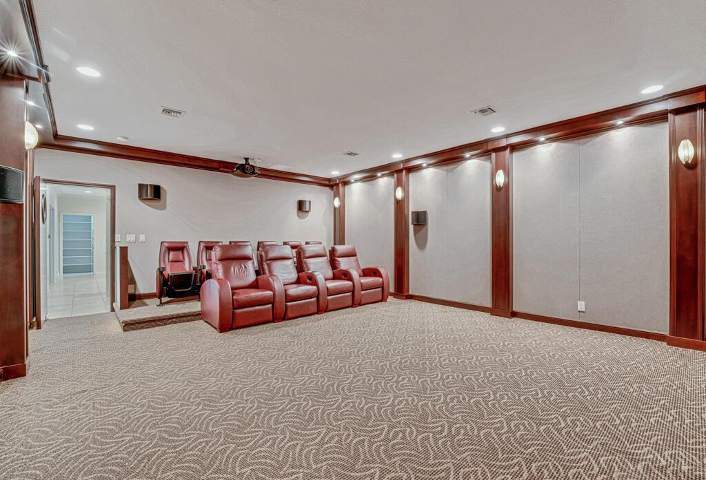 PINEWOOD OF WELLINGTON - Residential