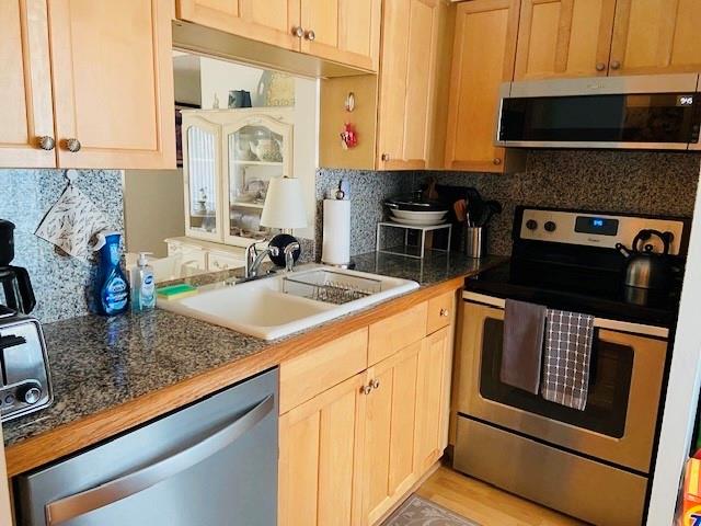 715 Gardens Dr 104