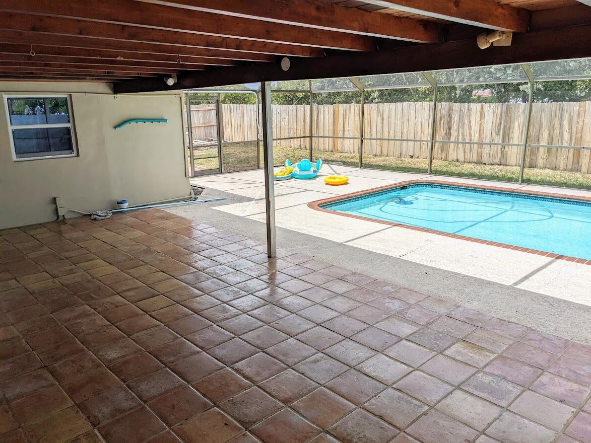 299 NW 12TH Street