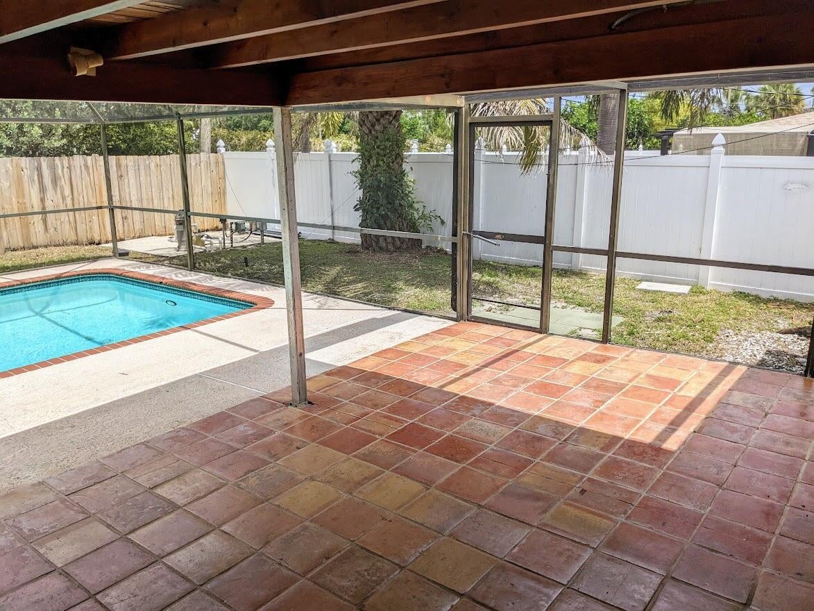 299 NW 12TH Street
