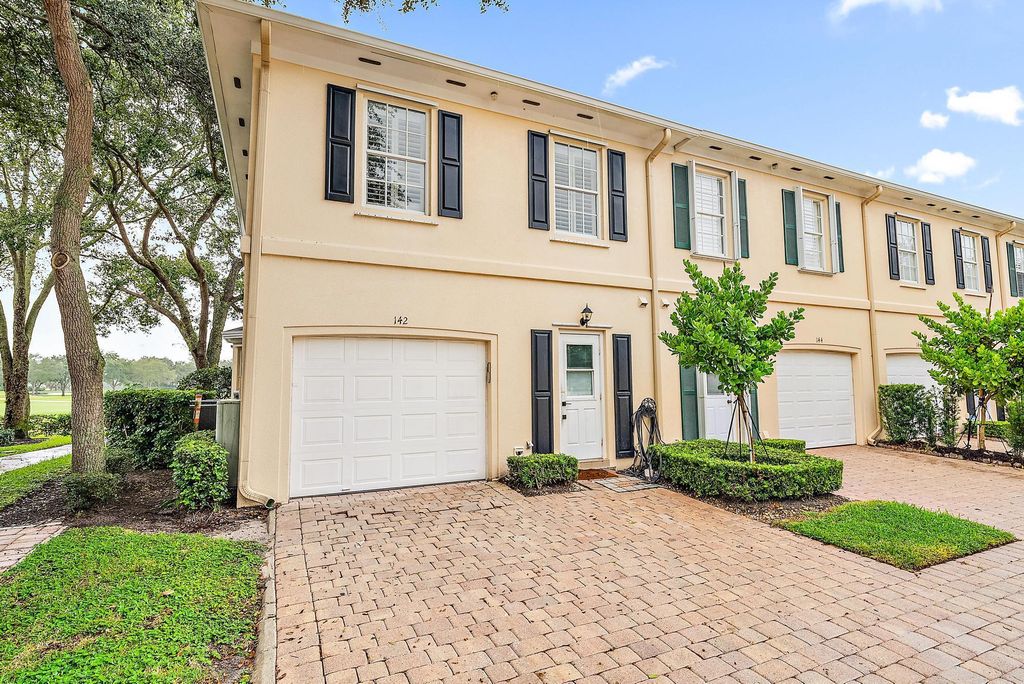 Photo of 142 Wentworth Court, Jupiter, FL 33458 (MLS # R10921965)