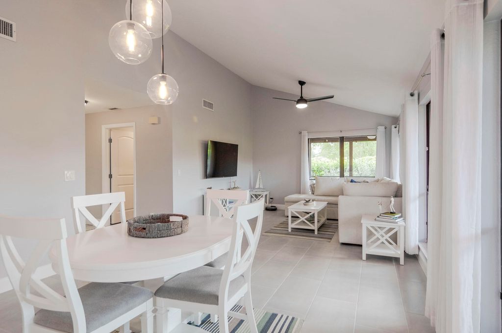 Photo of 85 Ironwood Way N, Palm Beach Gardens, FL 33418 (MLS # R10896649)