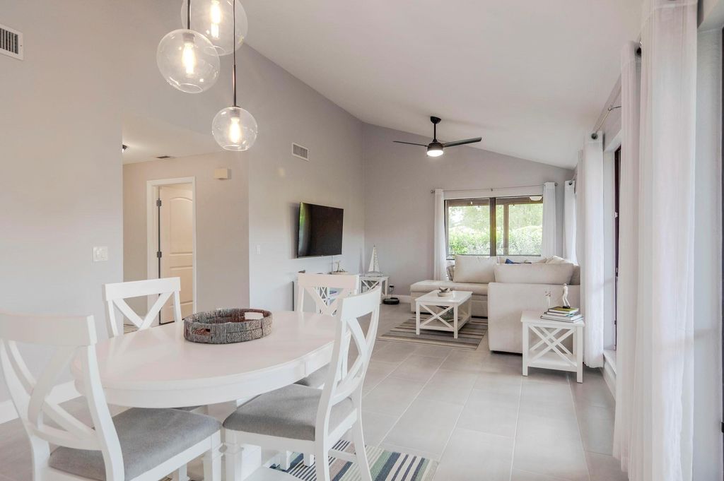 Photo of 85 Ironwood Way N, Palm Beach Gardens, FL 33418 (MLS # R10896649)