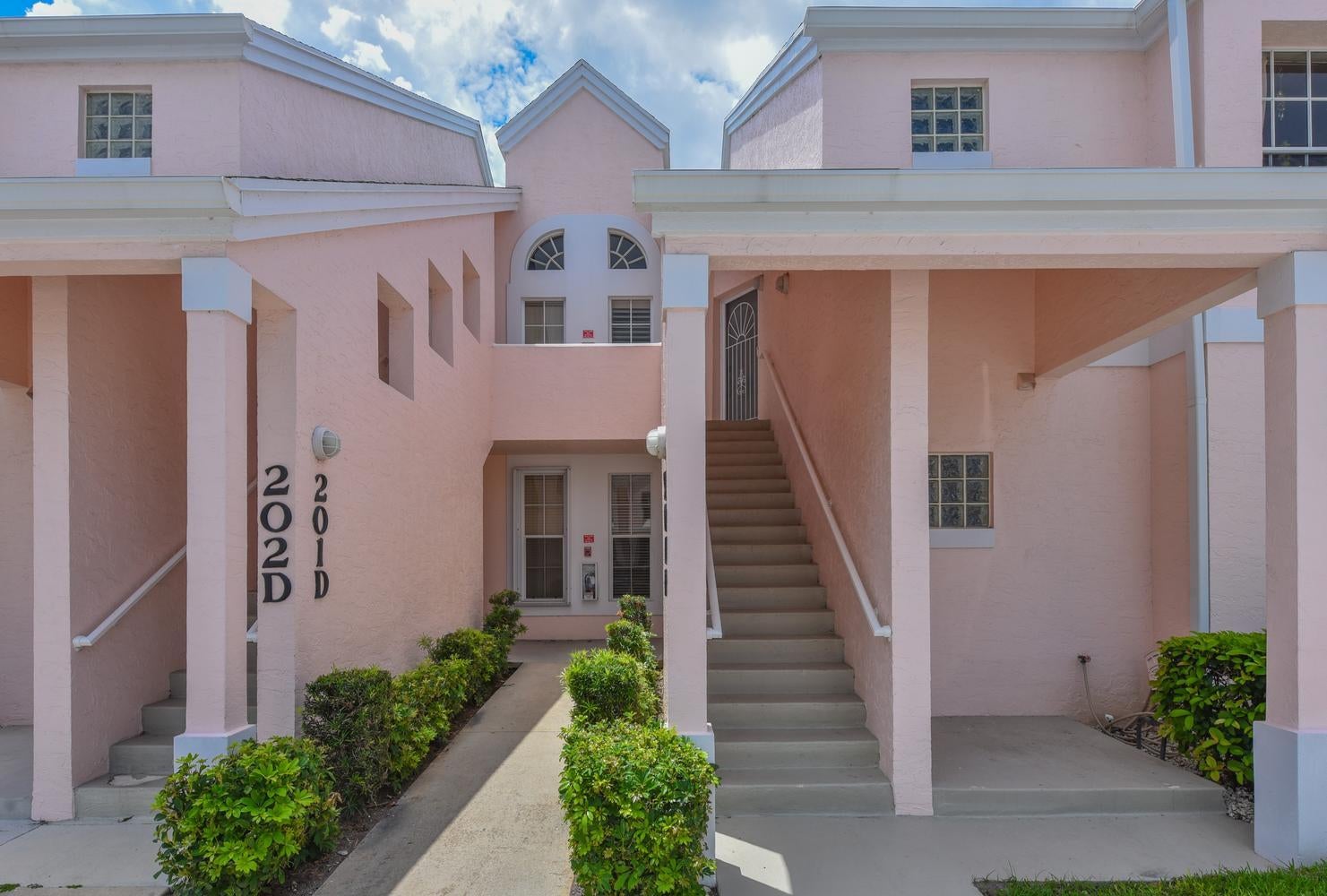 201 Muirfield Court 201e
