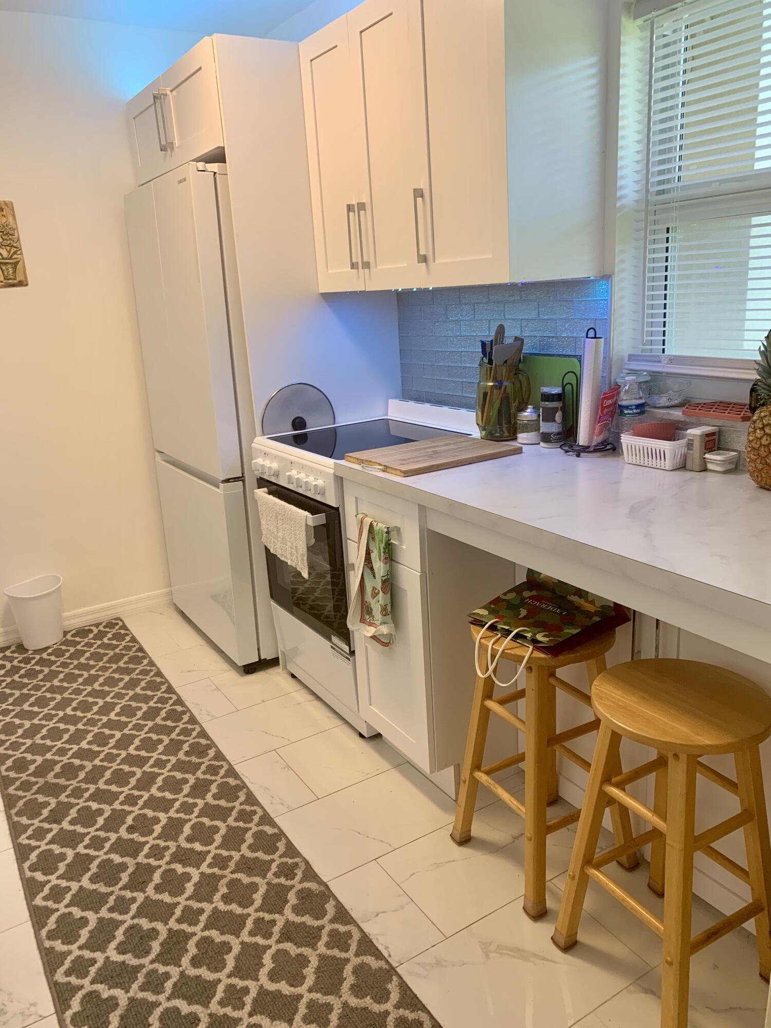 VILLAGE ROYALE ON THE GREEN CONDO - Residential Lease