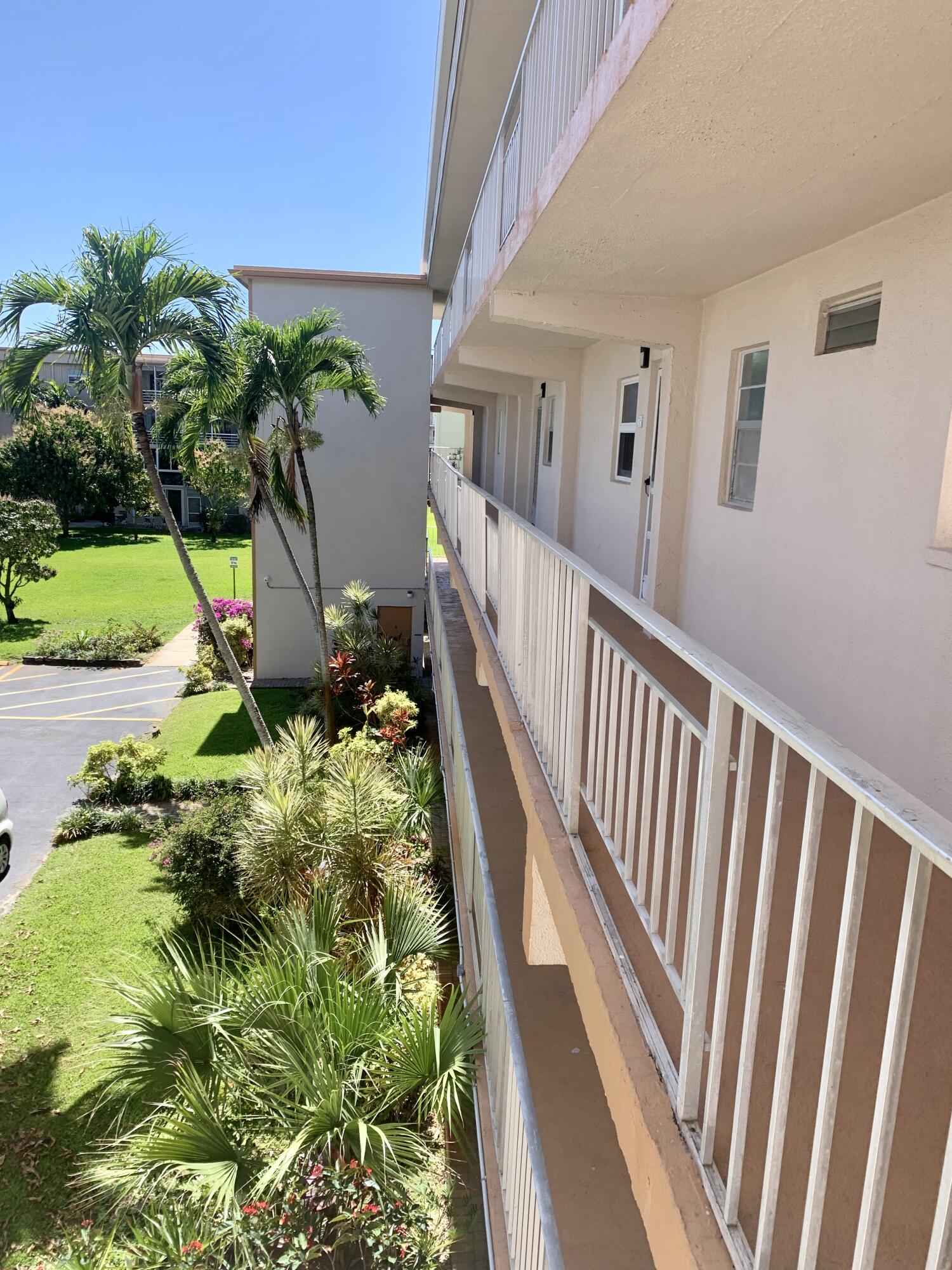 VILLAGE ROYALE ON THE GREEN CONDO - Residential Lease