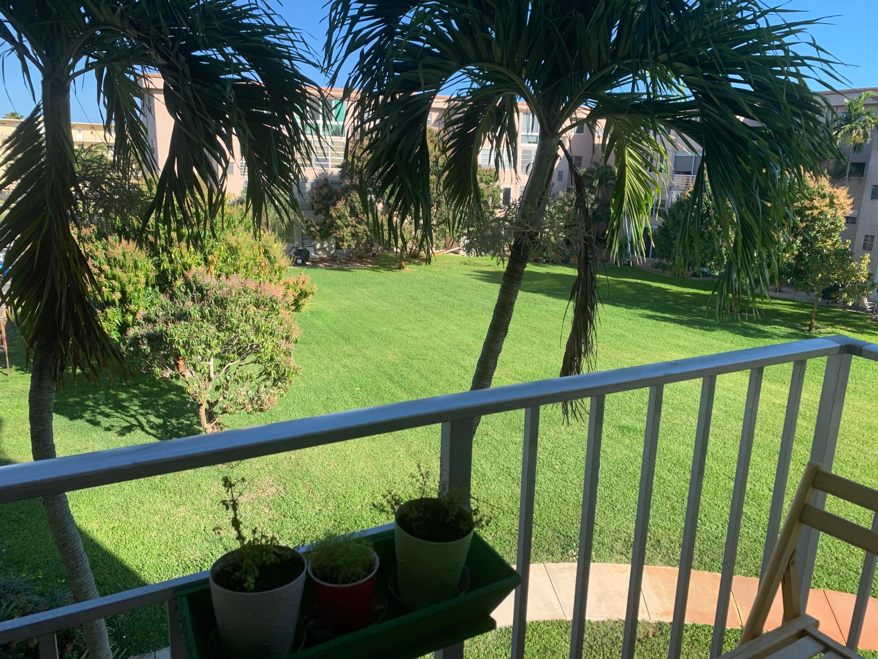 VILLAGE ROYALE ON THE GREEN CONDO - Residential Lease