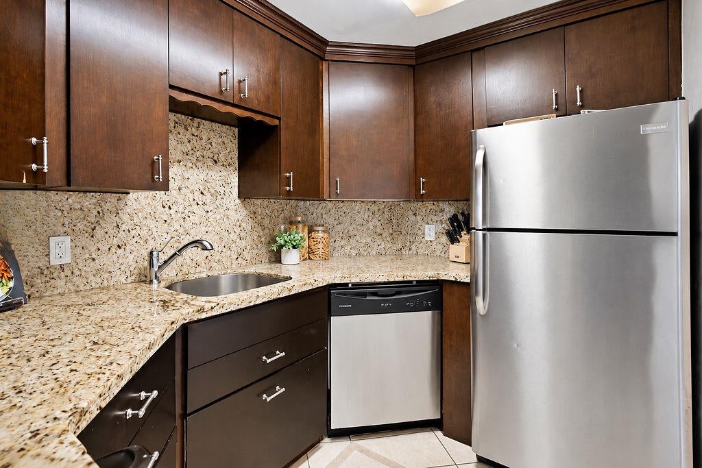 4040 Galt Ocean Drive 905, Fort Lauderdale, FL, 33308/$590,000 3 4040 Galt Ocean Drive 905