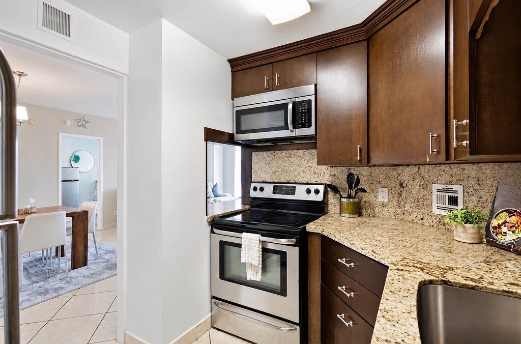 4040 Galt Ocean Drive 905, Fort Lauderdale, FL, 33308/$590,000 4 4040 Galt Ocean Drive 905