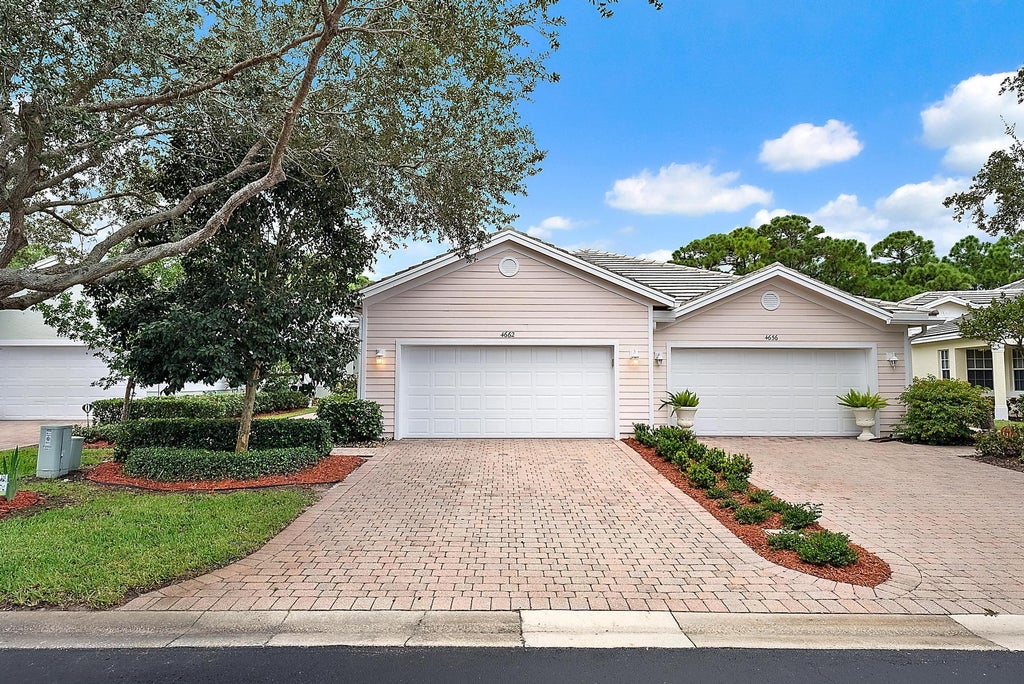 Photo of 4662 SE Bridgetown Court, Stuart, FL 34997 (MLS # R11127923)