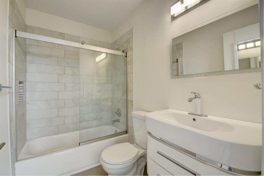 Camino Del Quinta - Residential