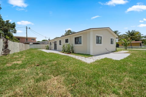 Tiny photo for 1944 NE 2nd Avenue, Pompano Beach, FL 33060 (MLS # B26089942)