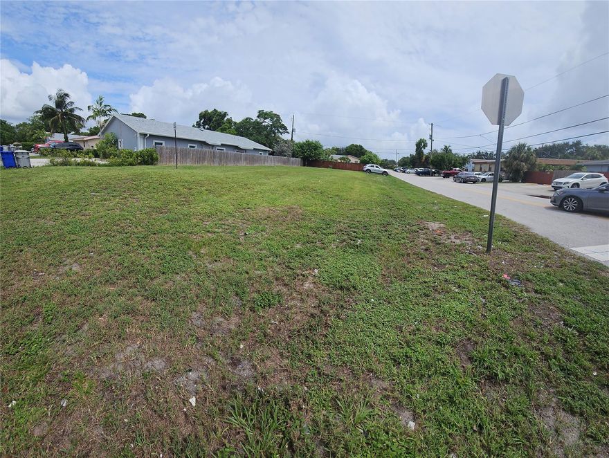 Residential lot in the city line, multifamily heaven. Nested next to University, and various Technical Colleges. Fully buildable for up to 3 units as per city. Plans are available if you wish to develop. Land is in final process to be entitled. Land cost is raw. Will consider JV.