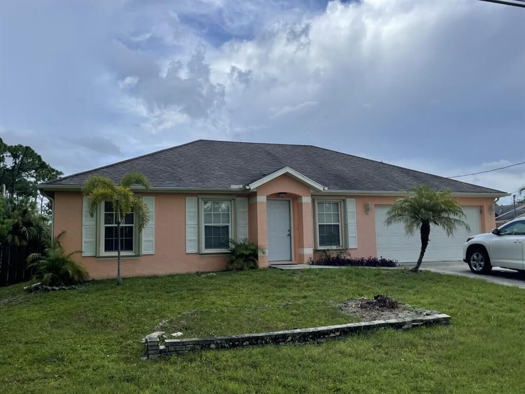 Photo of 5906 Spruce Drive, Fort Pierce, FL 34982 (MLS # R10732498)