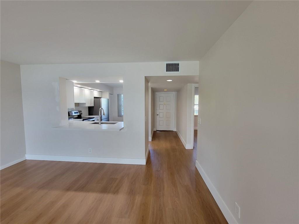 Ivanhoe West Condo III - Residential