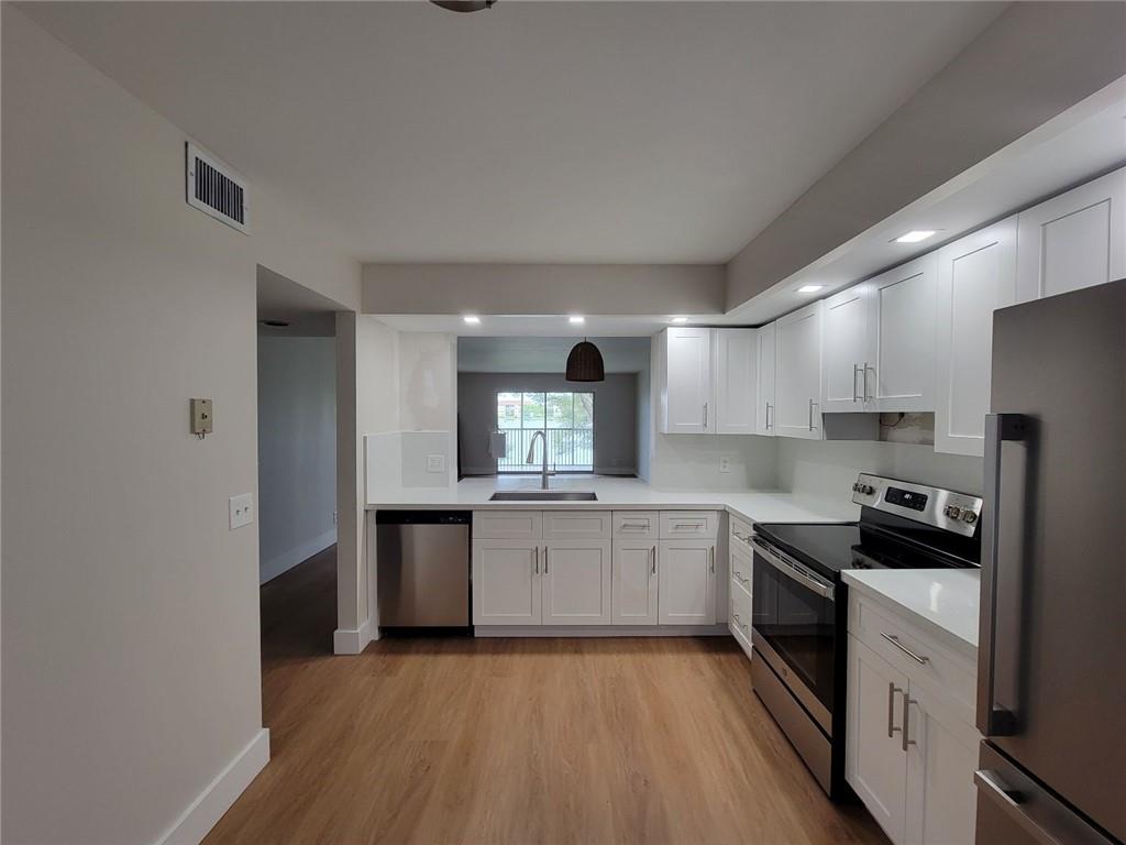 Ivanhoe West Condo III - Residential