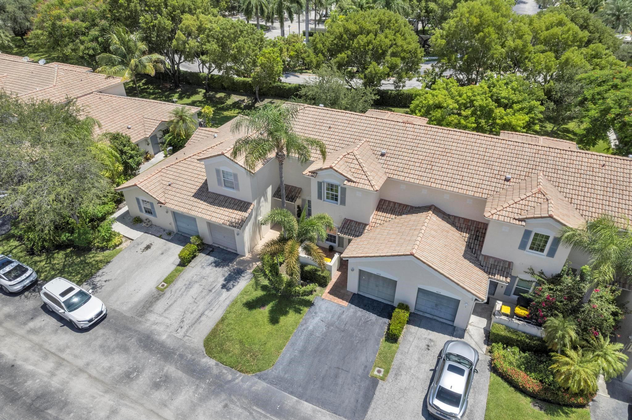 4866 SW 32nd Ter 4866