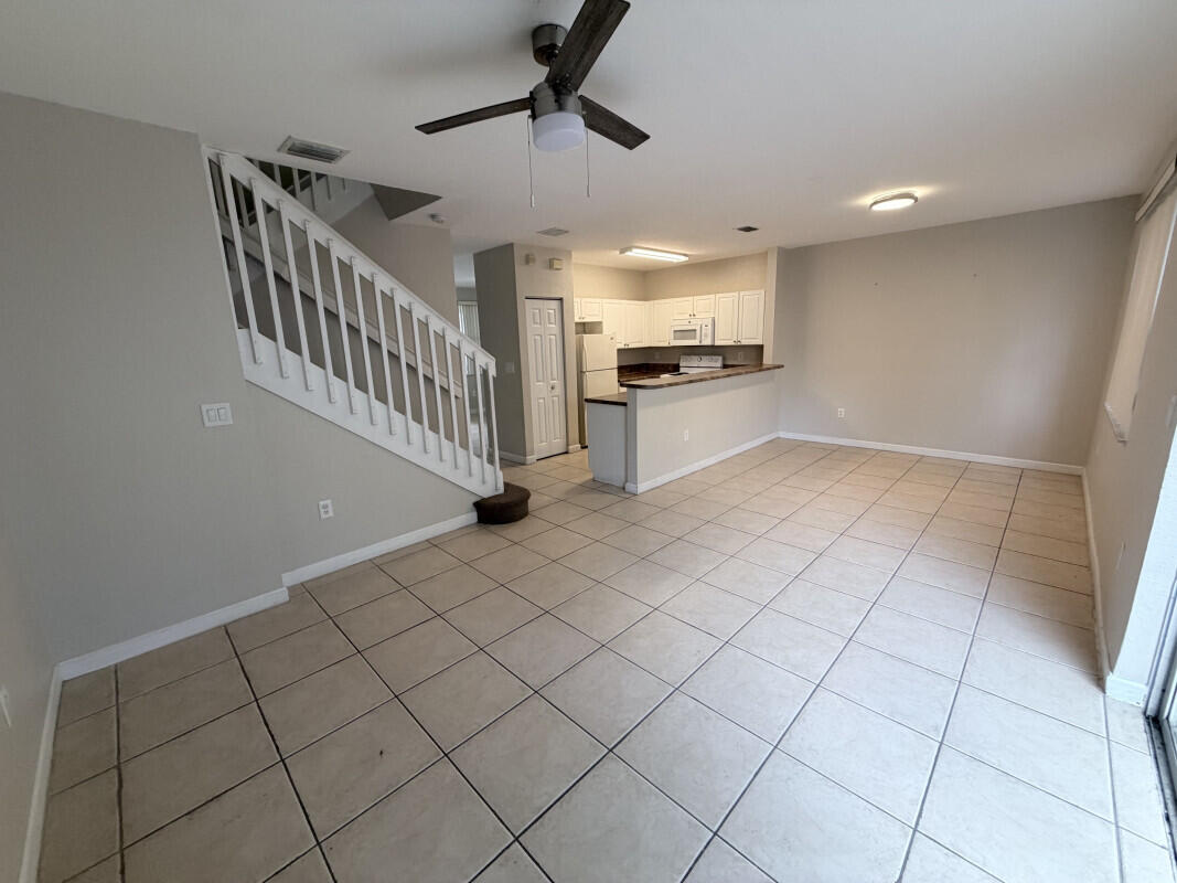 View photos, virtual tours, details... 933 NE 42nd Avenue
