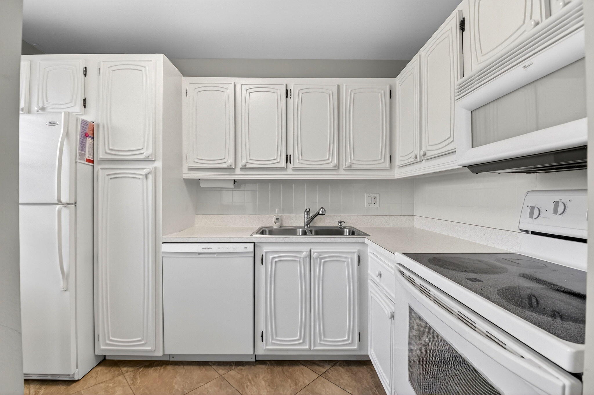 COLONIAL CLUB CONDO SEC 1 - Residential Lease