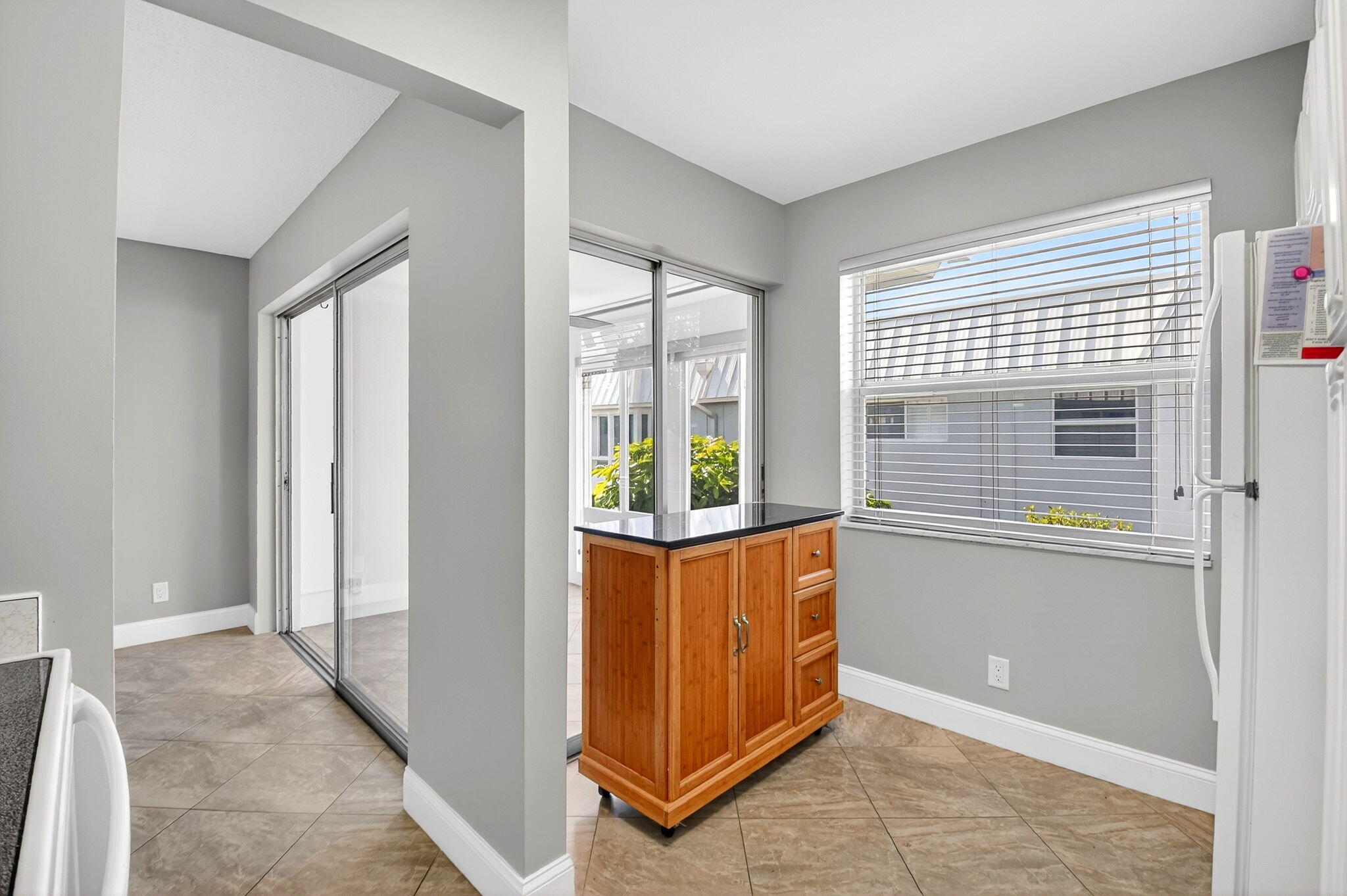 COLONIAL CLUB CONDO SEC 1 - Residential Lease