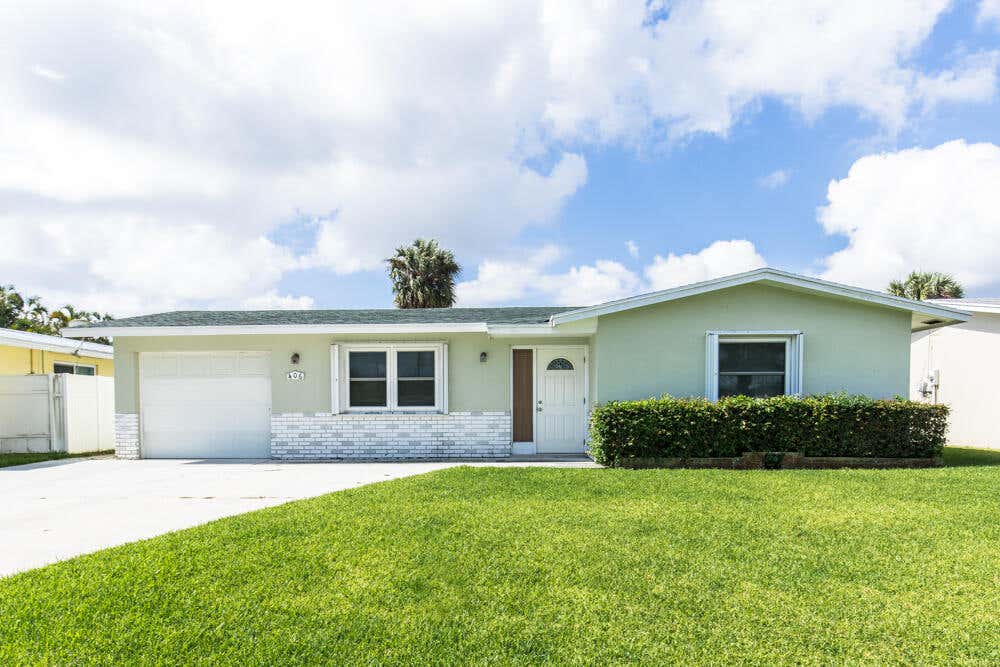 Photo of 406 Riverside Drive, Palm Beach Gardens, FL 33410 (MLS # R10983819)