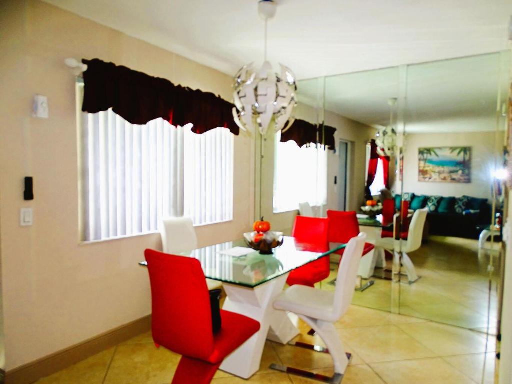 REGAL PALMS EATON CONDO - Residential
