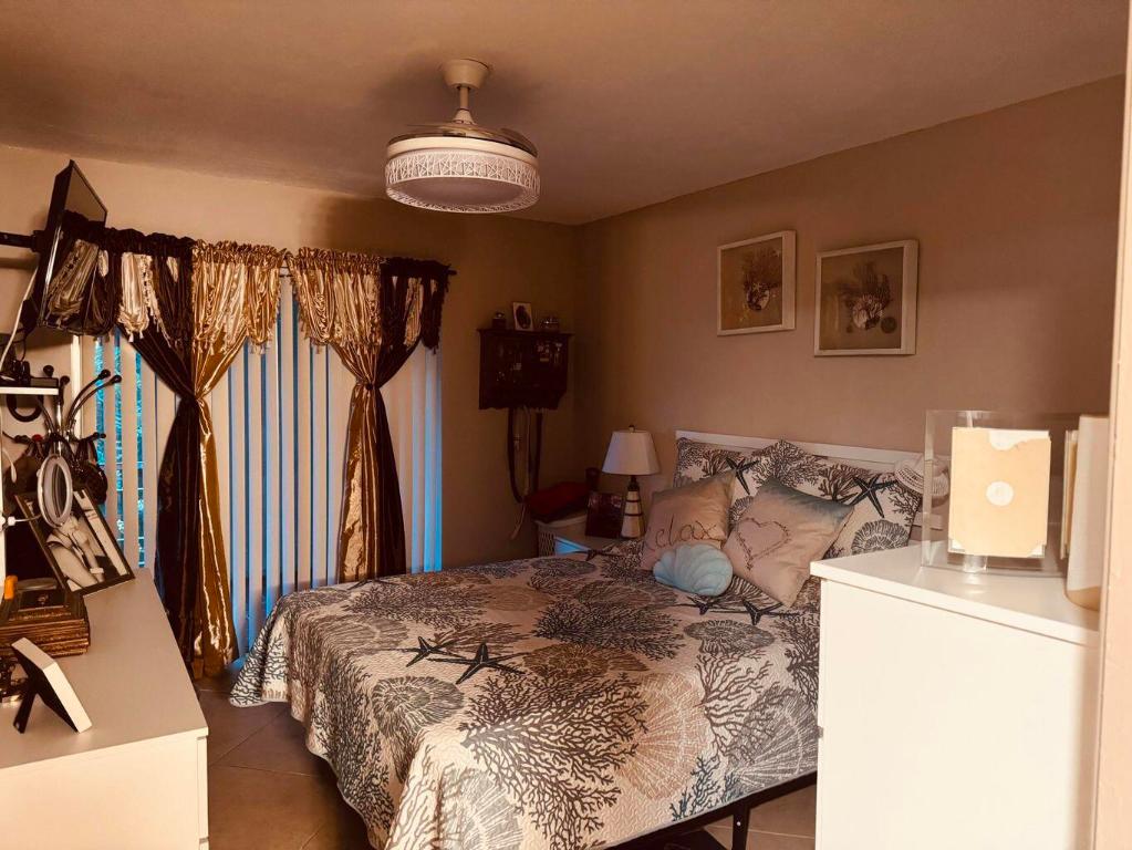 REGAL PALMS EATON CONDO - Residential